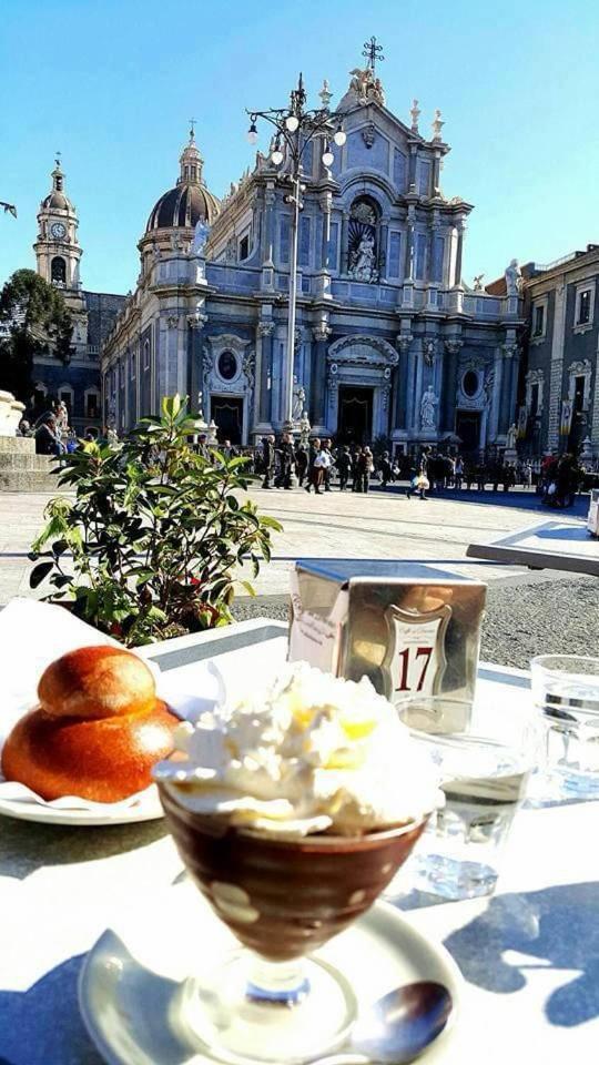 Duomo Aeroporto di Catania Fontana Rossa